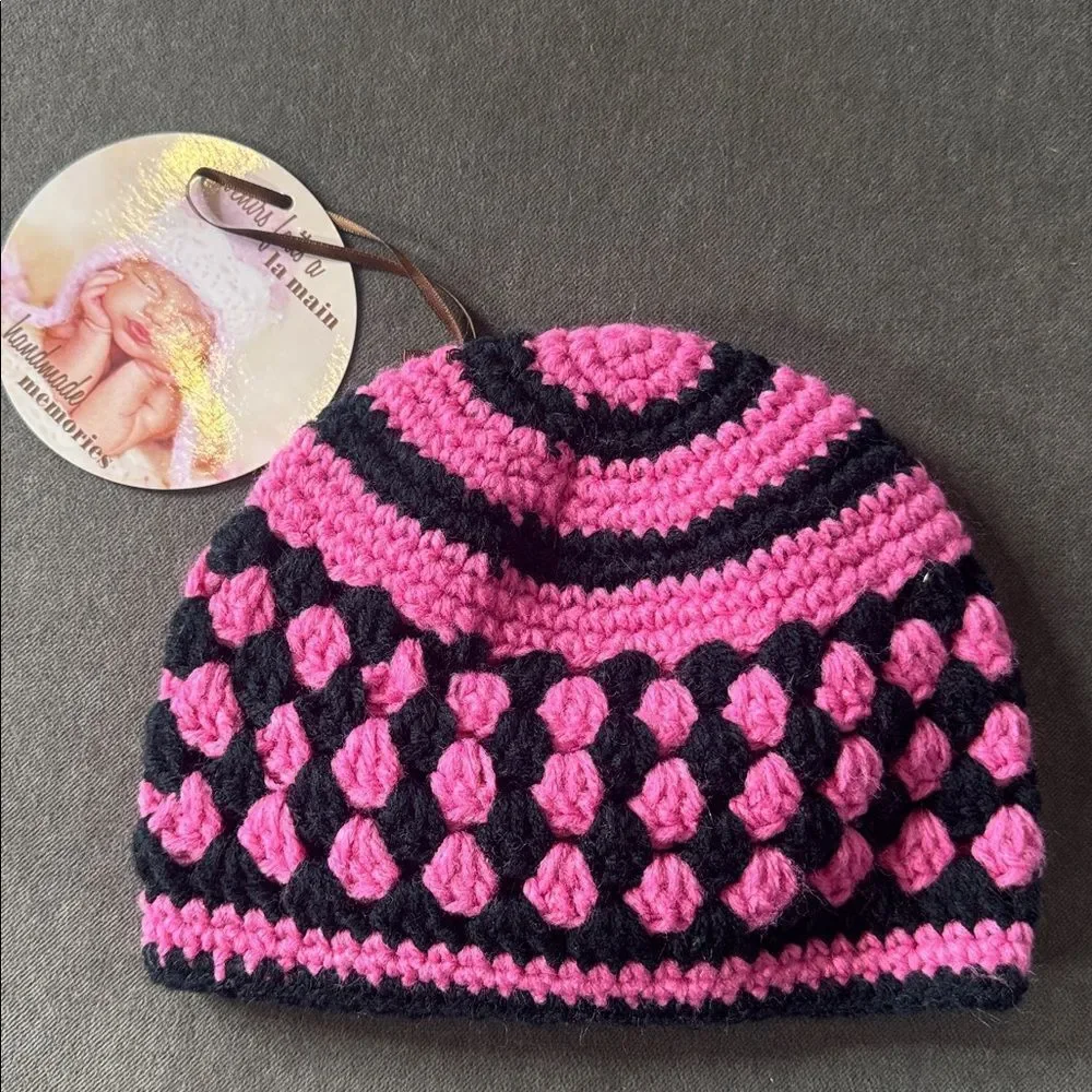Daisy Baby Girls Crocheted Skull Hat Beanie Pink and Black 2-8 years NEW